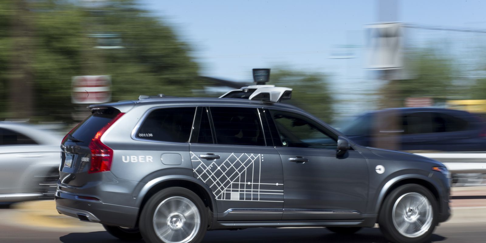 美警方公布Uber无人车撞人视频 你觉得责任在谁?
