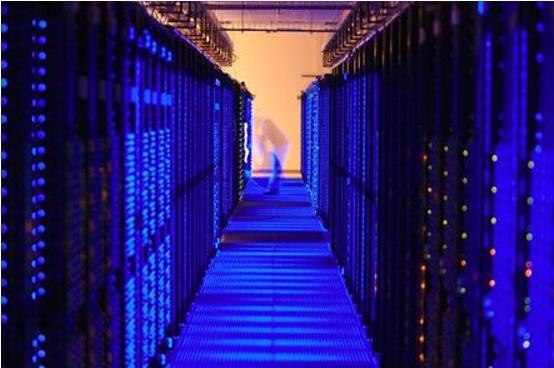 过去一年中，超大规模云服务厂商在数据中心设施方面投入总计1200亿美元